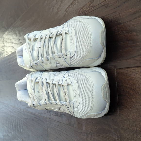 Nike Air Max Command - Picture 4 of 8